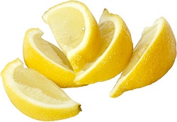 Zitronen-Kokossuppe mit gelben Linsen